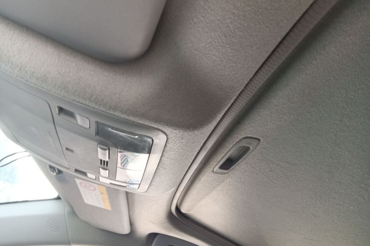 丰田 雷凌 2017款 改款双擎 1.8H GS E-CVT精英天窗版 国V局部细节22