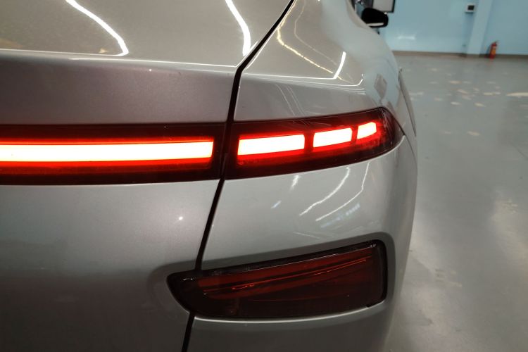 小鹏P7 2022款 480E+车身外观6006