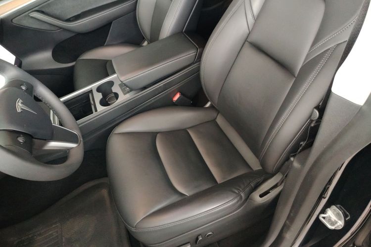 特斯拉 Model Y 2021款 标准续航后驱版中控内饰19