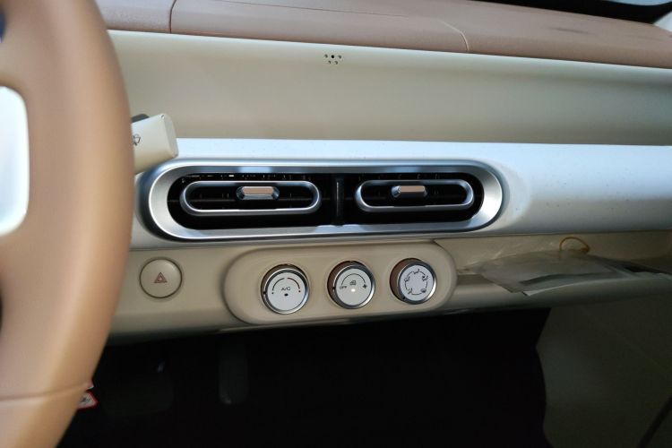 五菱汽车 宏光MINIEV 2024款 第三代 215km 青春版中控内饰16