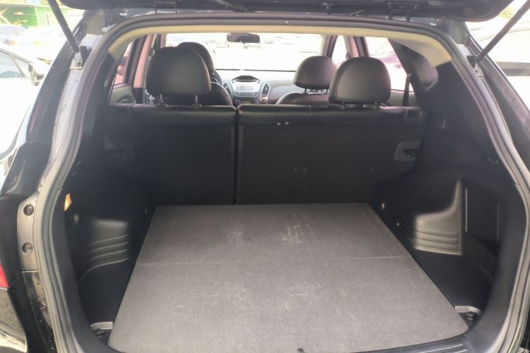 北京现代ix35 2015款 2.0L 自动两驱智能型 国IV机舱底盘23