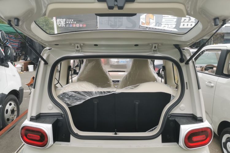 五菱汽车 宏光MINIEV 2024款 第三代 215km 青春版机舱底盘23