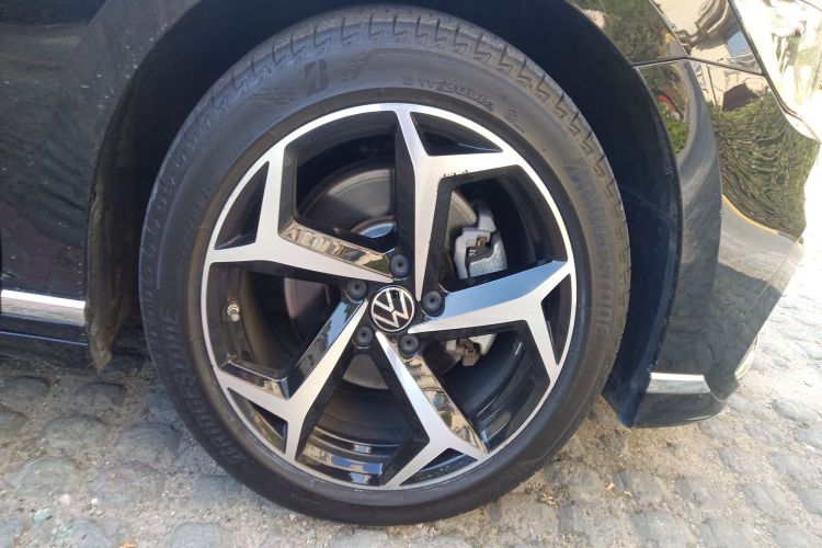 大众 迈腾 2023款 200万辆纪念版 330TSI DSG豪华型车身外观10