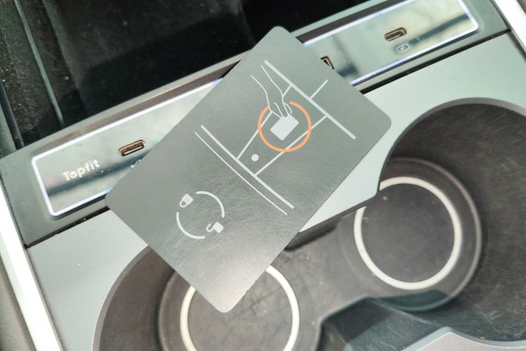 特斯拉 Model Y 2021款 标准续航后驱版中控内饰7001