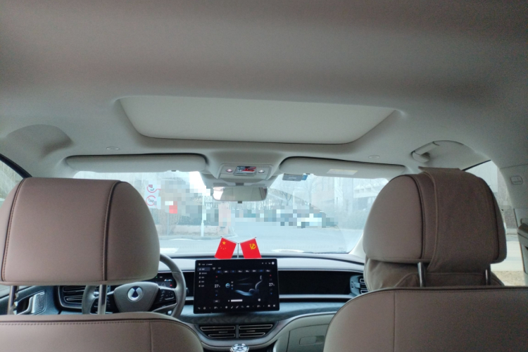 腾势D9 2022款 DM-i 1040 尊贵型中控内饰22