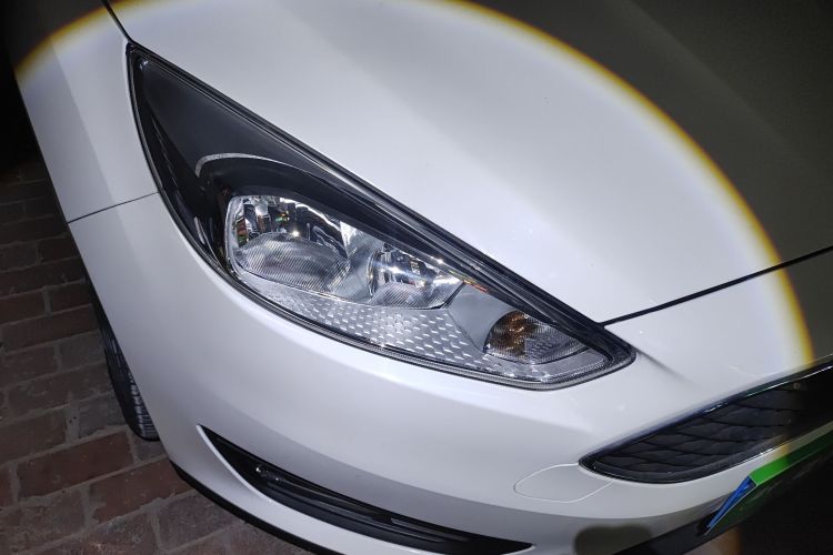 福特 福克斯 2017款 两厢 1.6L 自动舒适型智行版车身外观8