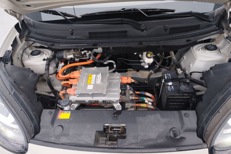 五菱汽车 五菱缤果 2023款 203km 舒享款机舱底盘24