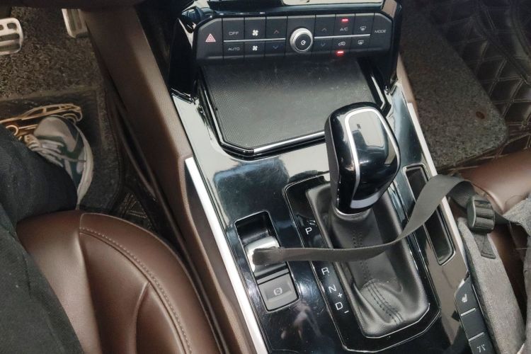 魏牌 VV7 2017款 2.0T 旗舰型局部细节18