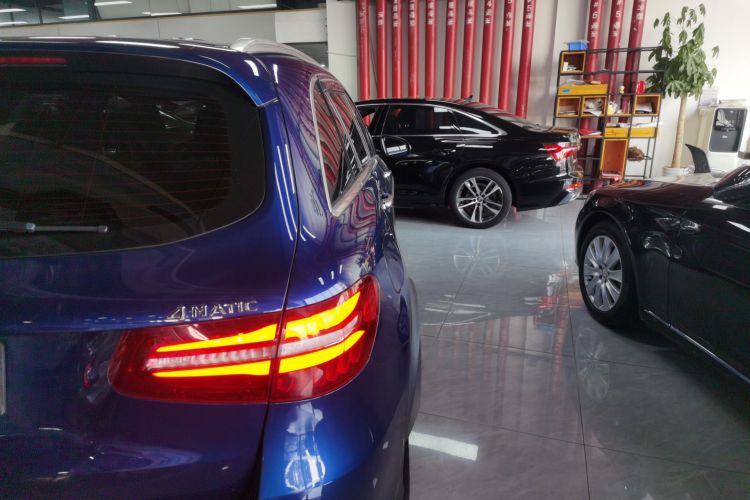 奔驰GLC 2016款 GLC 260 4MATIC 动感型车身外观9