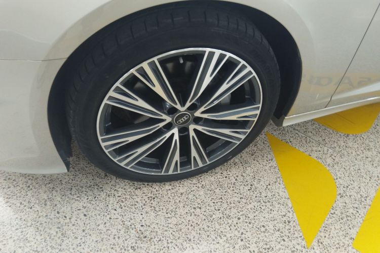 奥迪A6L 2022款 40 TFSI 豪华动感型车身外观6007