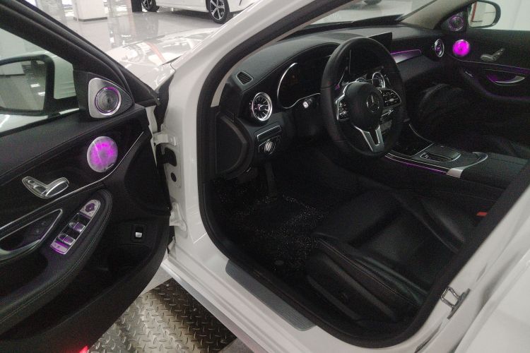 奔驰C级 2019款 C 180 L 时尚型运动版中控内饰20