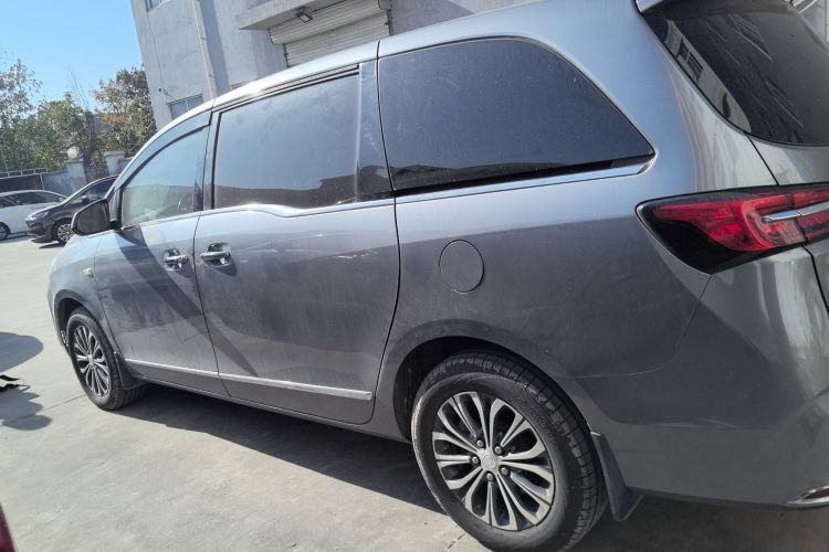 别克GL8 2022款 陆上公务舱 652T 豪华型车身外观4