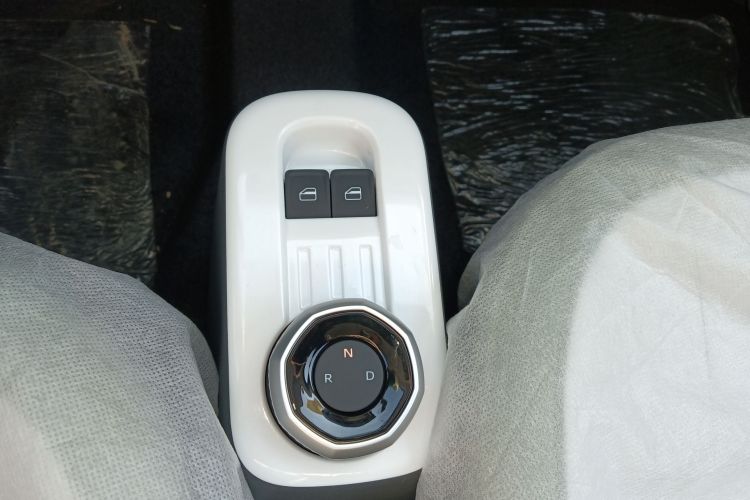 吉利银河 2025款 210km 熊猫骑士中控内饰18