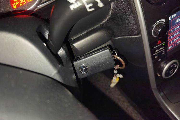 马自达6 2013款 2.0L 自动时尚型中控内饰11