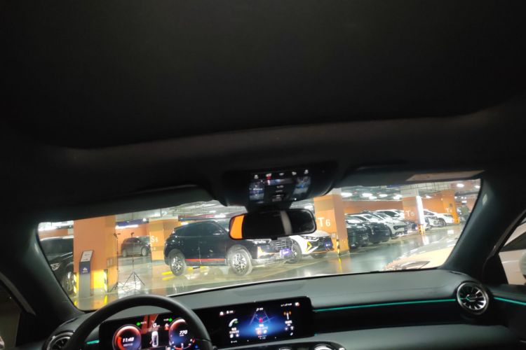 奔驰A级 2022款 改款三 A 200 L 运动轿车时尚型中控内饰22