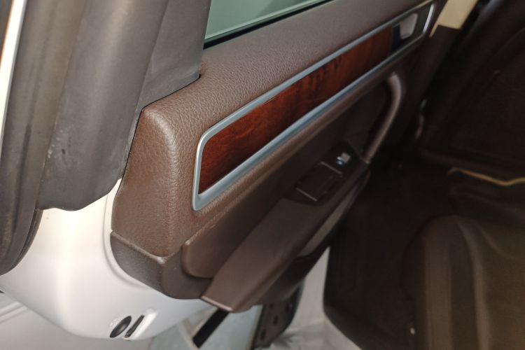 大众 途锐 2011款 3.0TSI 标配型中控内饰7008