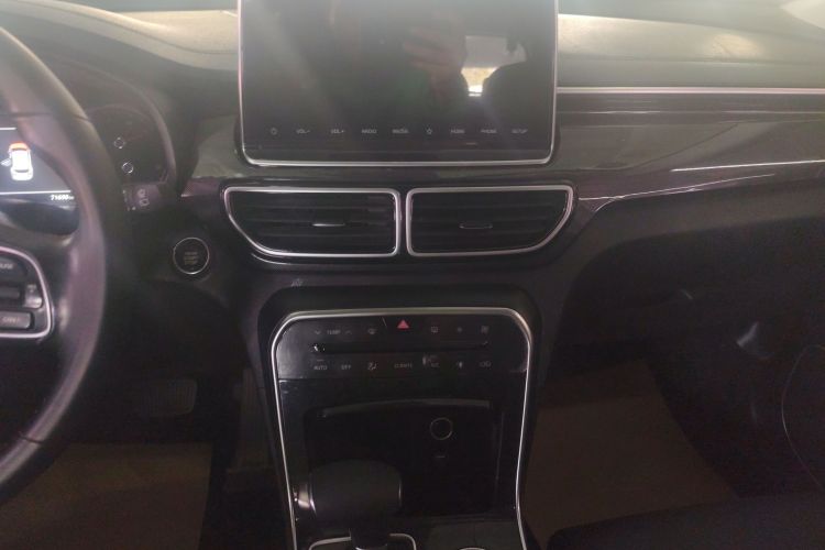 起亚KX5 2019款 2.0L 自动两驱舒适版中控内饰16