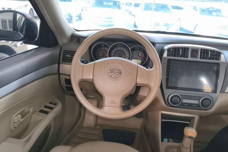 日产 轩逸 2012款 经典 1.6XE 手动舒适版中控内饰13