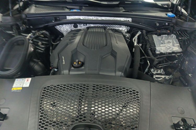 保时捷 2022款 Macan 2.0T机舱底盘24