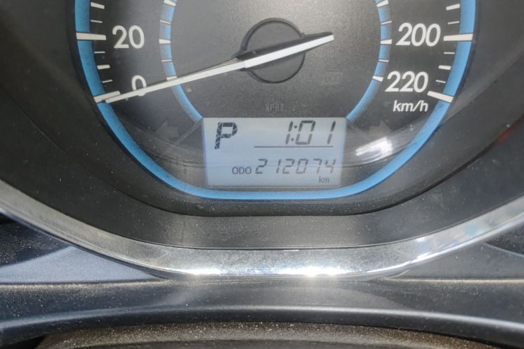 丰田 威驰 2016款 1.5L 自动智臻星耀版中控内饰15