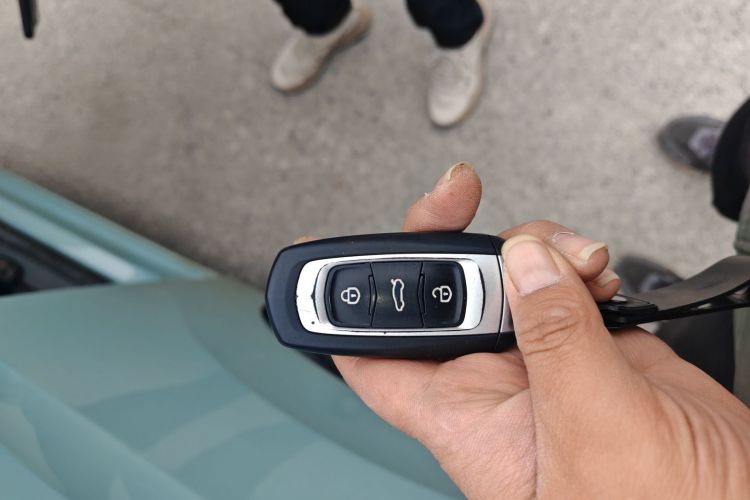 吉利银河 2023款 熊猫mini 200km 灵动熊中控内饰11