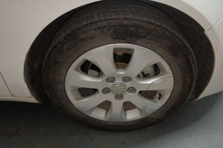 别克 君威 2015款 2.0L 精英时尚型车身外观10