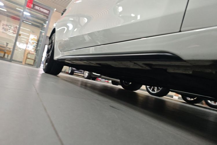 本田 思域 2023款 HATCHBACK 240TURBO CVT极锐版局部细节9001