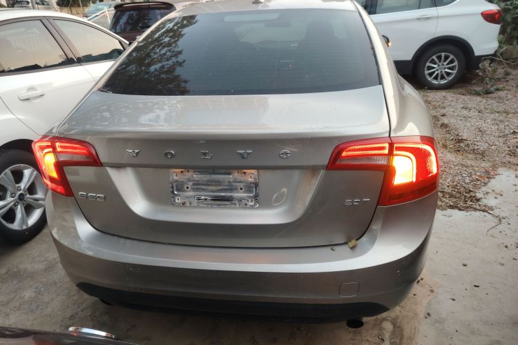 沃尔沃S60(进口) 2011款 2.0T 舒适版车身外观6