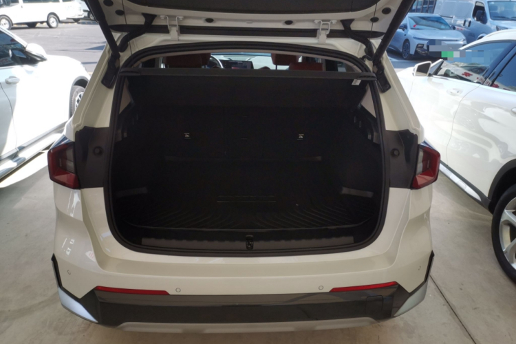 宝马X1 2023款 sDrive25Li X设计套装机舱底盘23