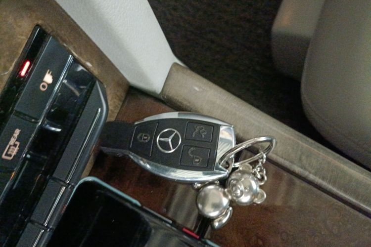 奔驰E级(进口) 2009款 E 300 优雅型中控内饰7001