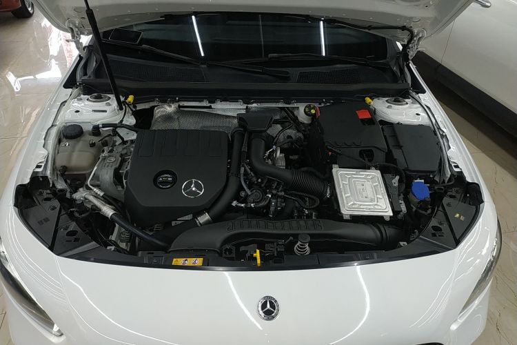 奔驰A级 2022款 改款 A 200 L 运动轿车时尚型机舱底盘24