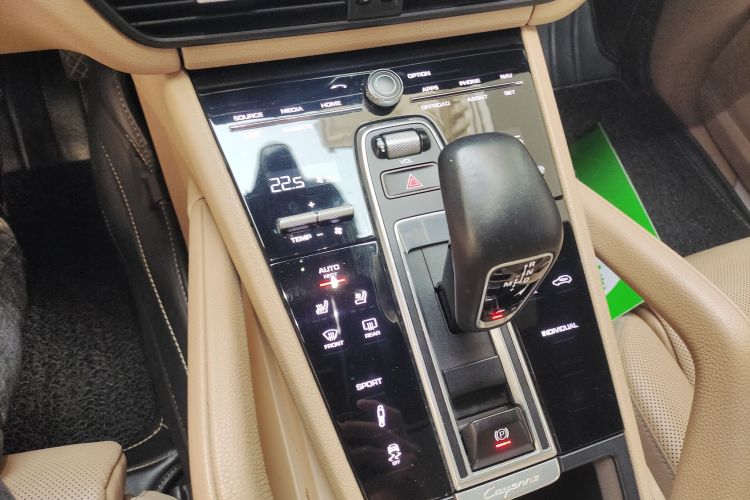 保时捷 2018款 Cayenne 3.0T中控内饰18