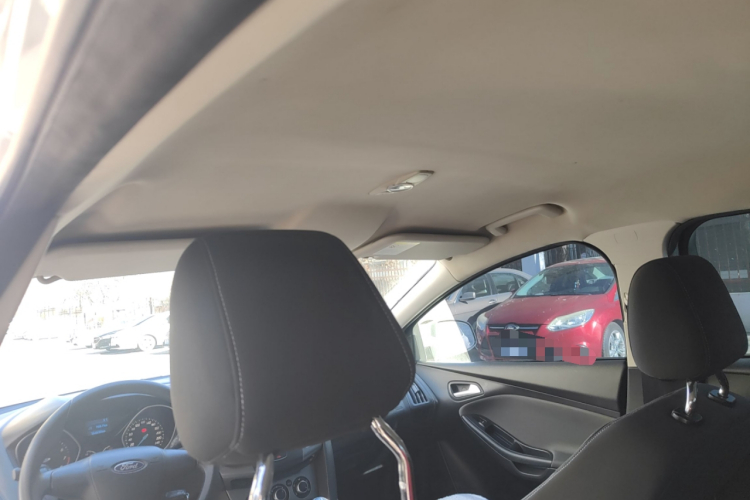 福特 福克斯 2012款 两厢 1.6L 手动舒适型中控内饰22