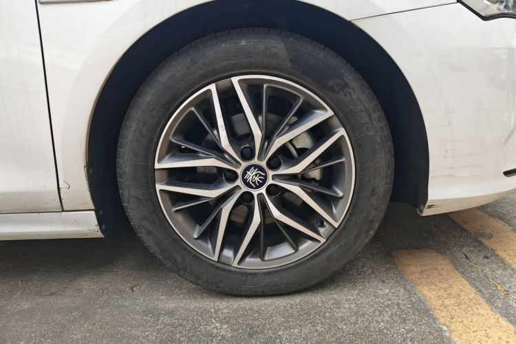 比亚迪 秦PLUS 2021款 DM-i 55KM 旗舰型车身外观10