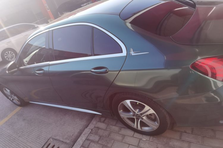 奔驰C级 2019款 C 260 L 运动版车身外观4