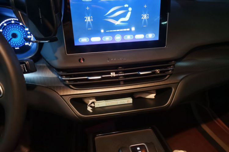 红旗E-QM5 2023款 改款 基础出行版中控内饰16