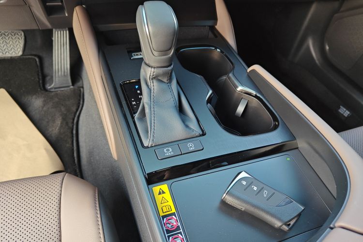 雷克萨斯ES 2025款 200 臻享版中控内饰18