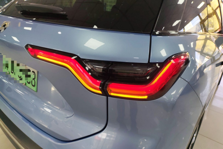 蔚来ES6 2019款 420KM 运动版车身外观9