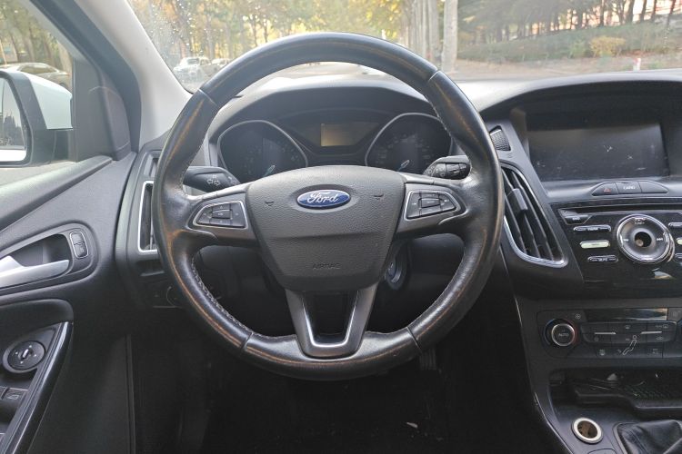 福特 福克斯 2015款 两厢 EcoBoost 125 手动超能风尚型局部细节13