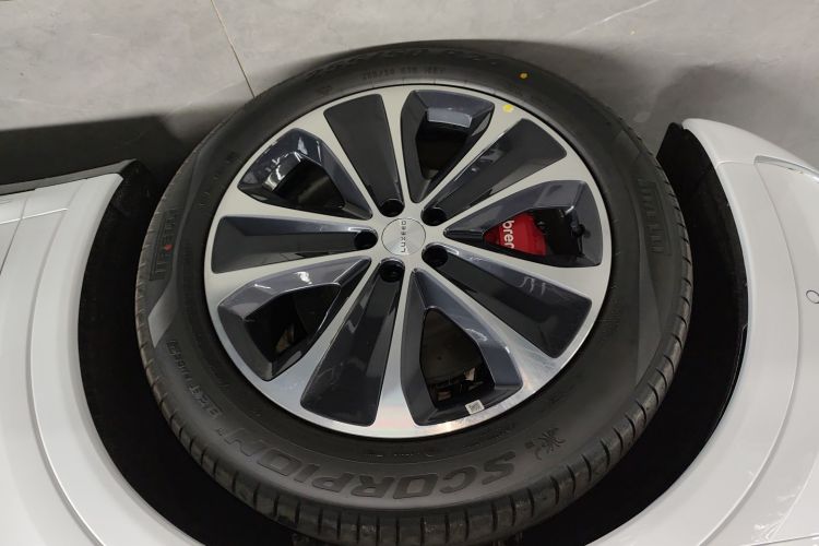 鸿蒙智行 智界R7 2025款 增程 331km Ultra车身外观6007