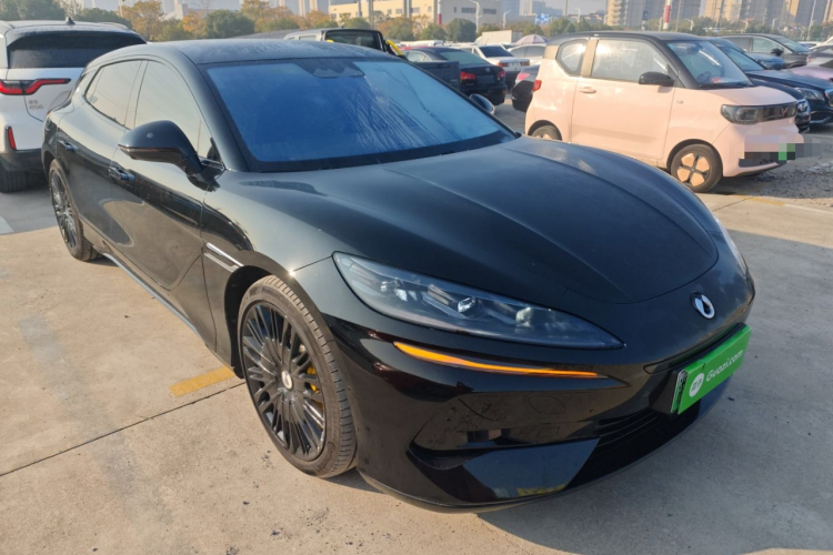 腾势Z9GT 2024款 1100四驱Max版车身外观3