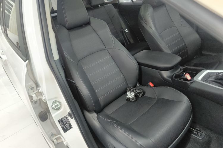 丰田 威兰达 2023款 双擎 2.5L E-CVT四驱尊贵版局部细节41