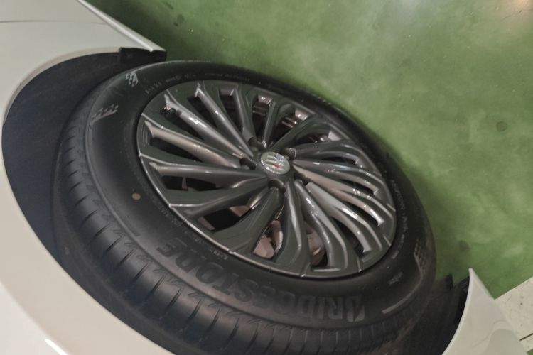 别克 君越 2025款 28T 白金版车身外观6007