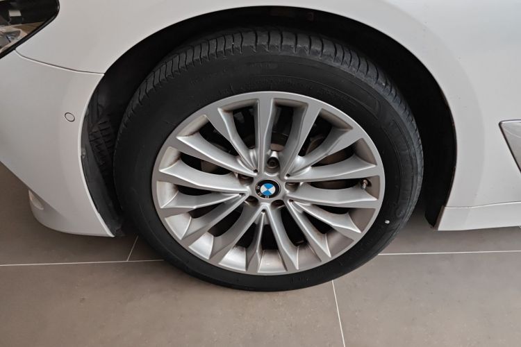 宝马5系 2019款 改款 525Li 豪华套装车身外观6007