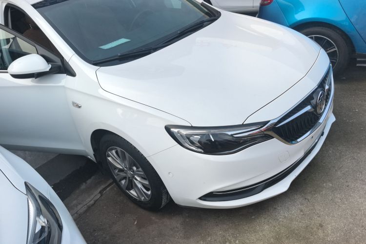 别克 英朗 2018款 18T 自动旗舰型车身外观3