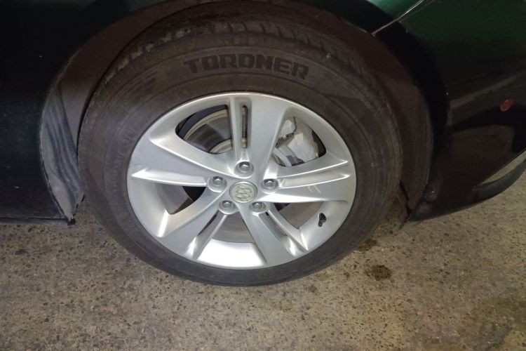 别克 君威 2017款 20T 尊贵型车身外观10