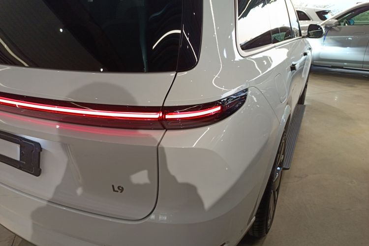 理想汽车 理想L9 2025款 Ultra 智能焕新版车身外观9