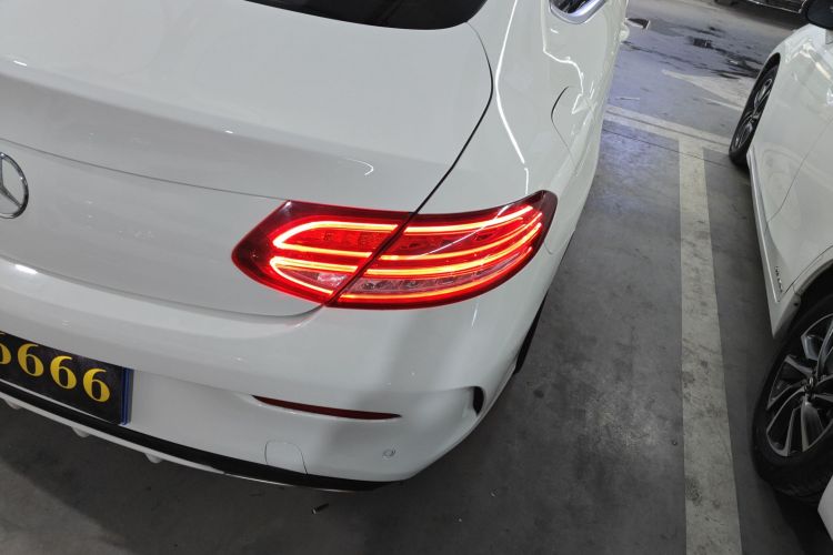 奔驰C级(进口) 2018款 C 200 轿跑车车身外观9