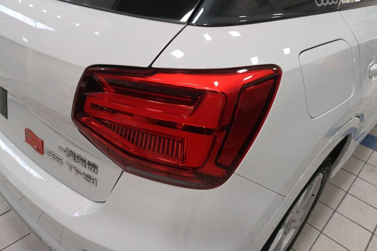 奥迪Q2L 2020款 35 TFSI 时尚致雅型车身外观9