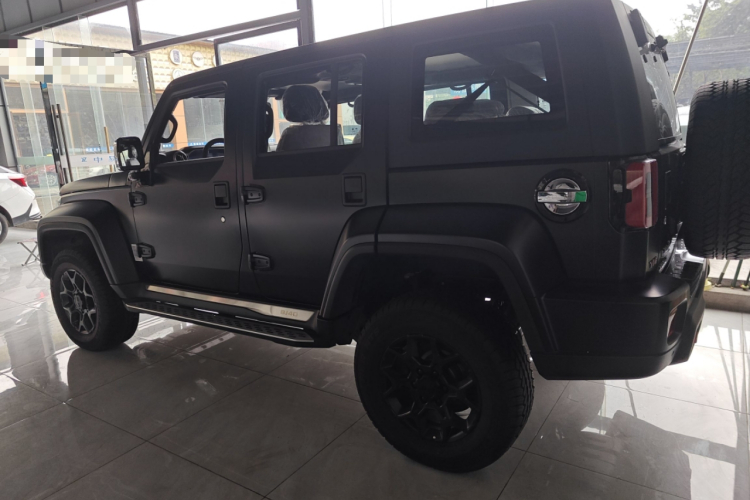 北京越野 北京BJ40 2024款 2.0D 刀锋英雄荣耀版车身外观4